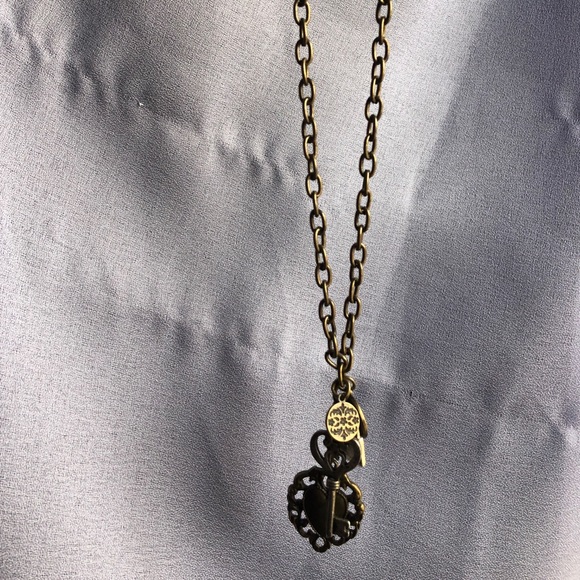 Chunky multi-charm heart and key necklace - Picture 3 of 4